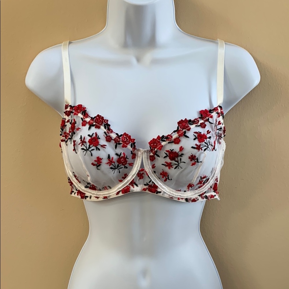 Floral Embroidered Bra - Medium